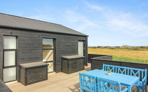 Heilo - 300M from the Sea: Hout, Dak, Architectuur, Huis, Huis, Verblijf, Siding, Hardwood, Helling, Landgoed