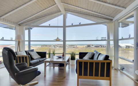 Konsta - 200M from the Sea: Zwembad, Buitenmeubels, Meubilair, Toevlucht, Flagstone, Eco Hotel, Schaduw, Stoel, Vrije Tijd, Landgoed