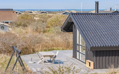 Amalie - 650M from the Sea: Meubilair, Interieur Ontwerp, Flooring, Hout, Verdieping, Plafond, Houten Vloer, Stoel, Tafel, Verlichting