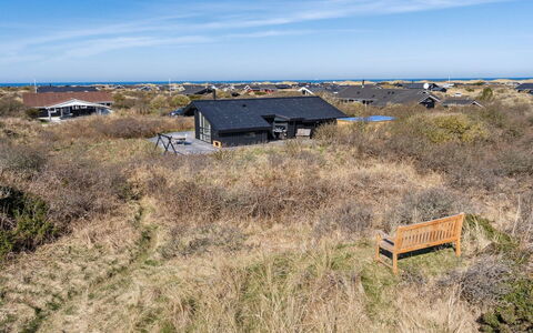 Amalie - 650M from the Sea: Meubilair, Interieur Ontwerp, Flooring, Hout, Verdieping, Plafond, Houten Vloer, Stoel, Tafel, Verlichting