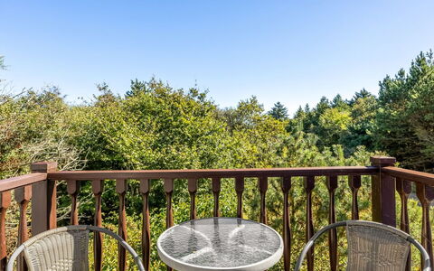 Etta - 957M from the Sea: Leuning, Baluster, Hek, Veranda, Buitentafel, Buitenmeubels, Balkon, Dek, Hardwood, Beits