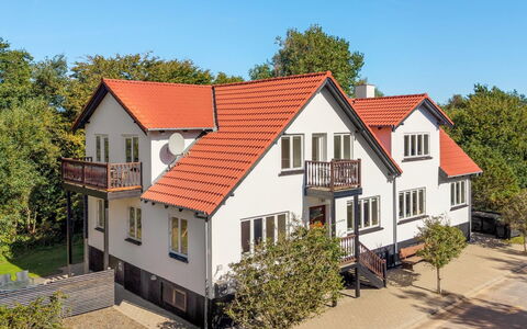 Etta - 957M from the Sea: Gebouw, Venster, Huis, Huis, Woongebied, Hout, Dak, Facade, Architectuur, Buurt