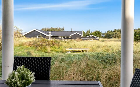 Eskil - 656M from the Sea: Meubilair, Interieur Ontwerp, Flooring, Hout, Verdieping, Plafond, Houten Vloer, Stoel, Tafel, Verlichting