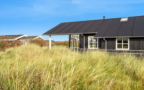 Eskil - 656M from the Sea: Meubilair, Interieur Ontwerp, Flooring, Hout, Verdieping, Plafond, Houten Vloer, Stoel, Tafel, Verlichting
