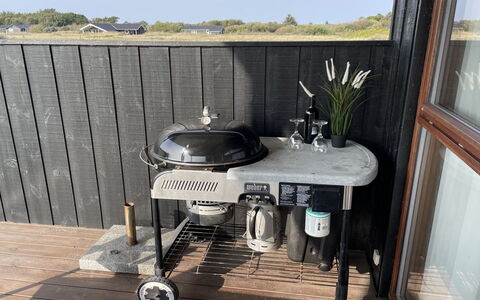 Finna - 1Km from the Sea: Meubilair, Interieur Ontwerp, Flooring, Hout, Verdieping, Plafond, Houten Vloer, Stoel, Tafel, Verlichting
