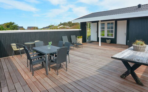 Halsten - 551M from the Sea: Blauw, Struik, Verblijf, Groundcover, Tuin, Landgoed, Schaduw, Landscaping, Boerderij, Eco Hotel