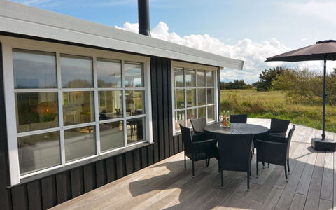 Halsten - 551M from the Sea: Blauw, Struik, Verblijf, Groundcover, Tuin, Landgoed, Schaduw, Landscaping, Boerderij, Eco Hotel