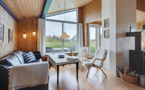 Øgrim - 204M from the Sea: Meubilair, Interieur Ontwerp, Stoel, Flooring, Tafel, Toevlucht, Verdieping, Plafond, Kamer, Eco Hotel