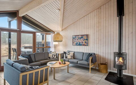 Emma - 976M from the Sea: Meubilair, Buitenmeubels, Tableware, Tafel, Drinkware, Stoel, Buitentafel, Voedsel, Fles