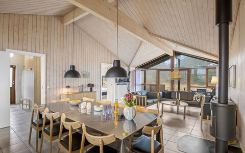 Emma - 976M from the Sea: Meubilair, Buitenmeubels, Tableware, Tafel, Drinkware, Stoel, Buitentafel, Voedsel, Fles