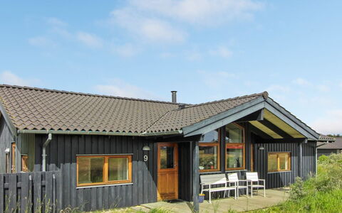Emma - 976M from the Sea: Dak, Hout, Huis, Verblijf, Huis, Siding, Deur, Land Lot, Landelijk Gebied, Garden Gebouwen