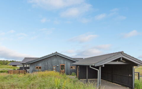 Emma - 976M from the Sea: Dak, Architectuur, Land Lot, Huis, Verblijf, Siding, Landgoed, Garden Gebouwen, Schuur, Boerderij