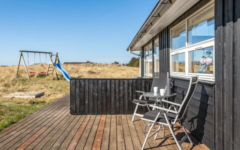 Sirkka - 902M from the Sea: Flooring, Slaapkamer, Bedding, Bed, Bed Frame, Linens, Laken, Hardwood, Matras, Houten Vloer