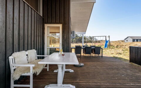 Sirkka - 902M from the Sea: Flooring, Slaapkamer, Bedding, Bed, Bed Frame, Linens, Laken, Hardwood, Matras, Houten Vloer