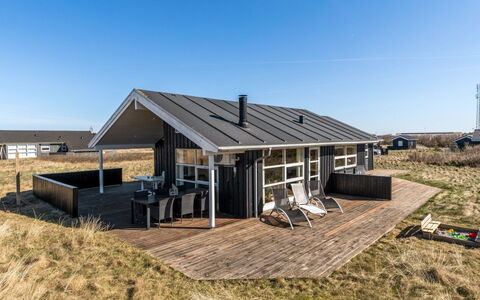 Sirkka - 902M from the Sea: Flooring, Slaapkamer, Bedding, Bed, Bed Frame, Linens, Laken, Hardwood, Matras, Houten Vloer