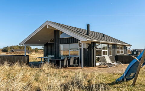 Sirkka - 902M from the Sea: Flooring, Slaapkamer, Bedding, Bed, Bed Frame, Linens, Laken, Hardwood, Matras, Houten Vloer