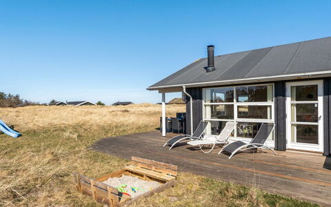 Sirkka - 902M from the Sea: Flooring, Slaapkamer, Bedding, Bed, Bed Frame, Linens, Laken, Hardwood, Matras, Houten Vloer