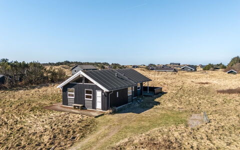 Sirkka - 902M from the Sea: Flooring, Slaapkamer, Bedding, Bed, Bed Frame, Linens, Laken, Hardwood, Matras, Houten Vloer
