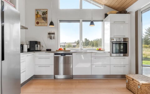 Yaim - 800M from the Sea: Keuken, Countertop, Flooring, Toestel Van De Keuken, Meubilair, Interieur Ontwerp, Cabinetry, Major Appliance, Hout, Verdieping