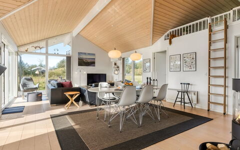 Yaim - 800M from the Sea: Plafond, Woonkamer, Hardwood, Houten Vloer, Bankstel, Beits, Lichte Inrichting, Kamerplant, Garden Gebouwen