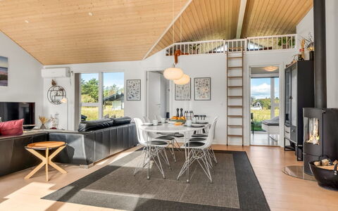 Yaim - 800M from the Sea: Interieur Ontwerp, Flooring, Hout, Plafond, Meubilair, Verdieping, Woonkamer, Houten Vloer, Keuken En Eettafel, Tafel