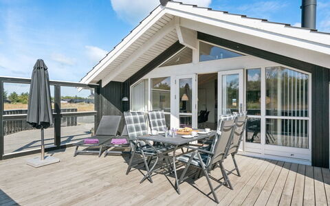 Aria - 1.2Km from the Sea: Schaduw, Dek, Toevlucht, Hardwood, Plank, Stoel, Buitenmeubels, Veranda, Hotel, Villa