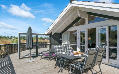 Aria - 1.2Km from the Sea: Dek, Hardwood, Schaduw, Plank, Toevlucht, Veranda, Stoel, Buitenmeubels, Balkon, Houten Vloer