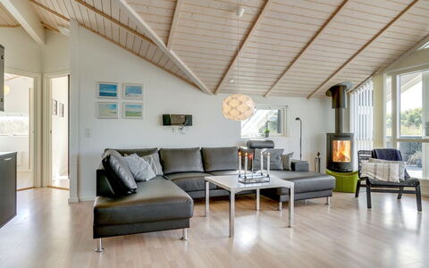 Aria - 1.2Km from the Sea: Interieur Ontwerp, Meubilair, Bankstel, Flooring, Woonkamer, Hout, Verdieping, Plafond, Houten Vloer, Verlichting