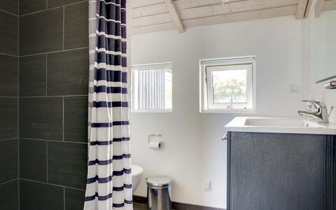 Aria - 1.2Km from the Sea: Badkamer, Muur, Interieur Ontwerp, Flooring, Loodgieterswerkinrichting, Verdieping, Verlichting, Loodgieter, Toilet, Plafond