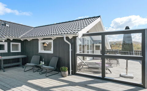 Aria - 1.2Km from the Sea: Hout, Veranda, Dak, Huis, Deur, Samengesteld Materiaal, Dek, Verblijf, Siding, Plank