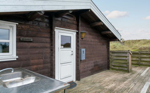 Thrym - 900M from the Sea: Hout, Deur, Verblijf, Huis, Hardwood, Plank, Beits, Blokhut, Schuur, Timmerhout