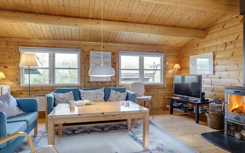 Thrym - 900M from the Sea: Hout, Plafond, Meubilair, Interieur Ontwerp, Huis, Verblijf, Kamer, Hardwood, Blokhut, Woonkamer