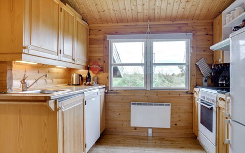 Thrym - 900M from the Sea: Keuken, Toestel Van De Keuken, Hout, Major Appliance, Countertop, Flooring, Cabinetry, Interieur Ontwerp, Gootsteen, Plafond