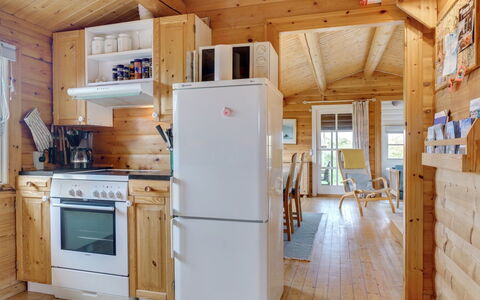 Thrym - 900M from the Sea: Hout, Keuken, Major Appliance, Toestel Van De Keuken, Huis, Plafond, Hardwood, Verblijf, Beits, Kamer