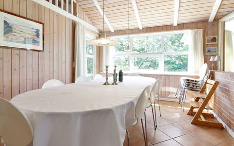 Carlina - 1.3Km from the Sea: Meubilair, Interieur Ontwerp, Flooring, Verdieping, Hout, Plafond, Stoel, Tafel, Keuken En Eettafel, Lichte Inrichting