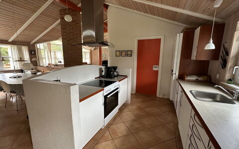 Carlina - 1.3Km from the Sea: Architectuur, Dak, Huis, Samengesteld Materiaal, Daylighting, Siding, Oprit