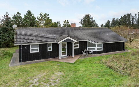 Carlina - 1.3Km from the Sea: Dak, Huis, Verblijf, Huis, Siding, Oprit, Garden Gebouwen, Landgoed, Werf, Boerderij