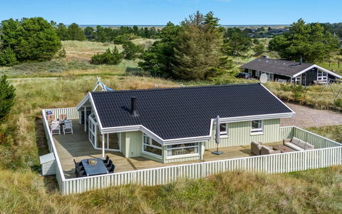 Mila - 750M from the Sea: Verblijf, Huis, Huis, Dak, Veranda, Landgoed, Siding, Garden Gebouwen, Boerderij, Werf