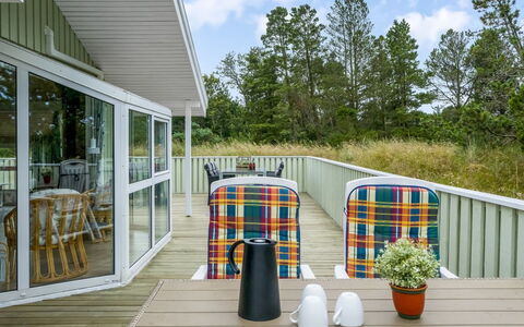 Mila - 750M from the Sea: Verblijf, Huis, Huis, Dak, Veranda, Landgoed, Siding, Garden Gebouwen, Boerderij, Werf