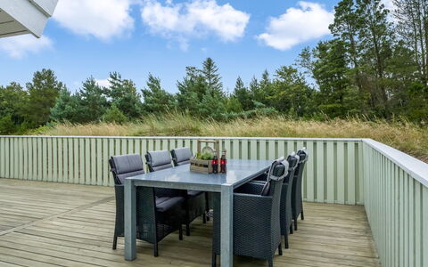 Mila - 750M from the Sea: Verblijf, Huis, Huis, Dak, Veranda, Landgoed, Siding, Garden Gebouwen, Boerderij, Werf