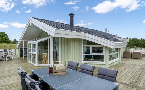 Mila - 750M from the Sea: Verblijf, Huis, Huis, Dak, Veranda, Landgoed, Siding, Garden Gebouwen, Boerderij, Werf