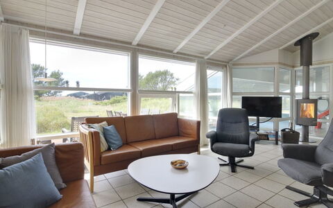 Ilmo - 950M from the Sea: Meubilair, Interieur Ontwerp, Flooring, Verdieping, Hout, Bankstel, Plafond, Woonkamer, Kamer, Stoel