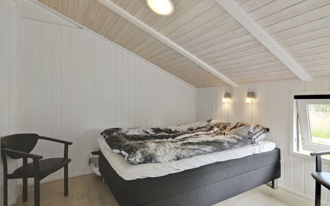 Ilmo - 950M from the Sea: Plafond, Slaapkamer, Interieur Ontwerp, Flooring, Verdieping, Bed Frame, Bed, Bedding, Laken, Kamer