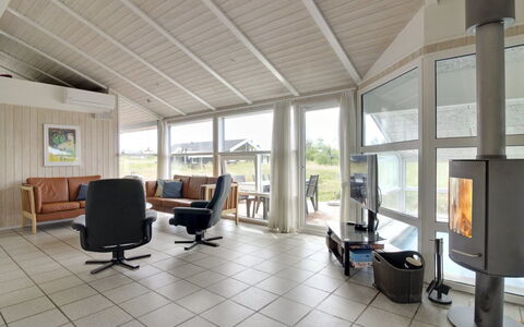 Ilmo - 950M from the Sea: Meubilair, Interieur Ontwerp, Flooring, Verdieping, Plafond, Hout, Bankstel, Woonkamer, Stoel, Kamer
