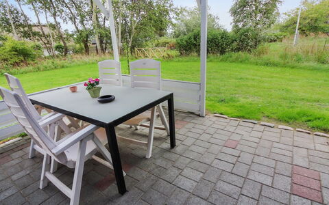 Hennrik - 500M from the Sea: Zwembad, Buitenmeubels, Meubilair, Toevlucht, Flagstone, Eco Hotel, Schaduw, Stoel, Vrije Tijd, Landgoed