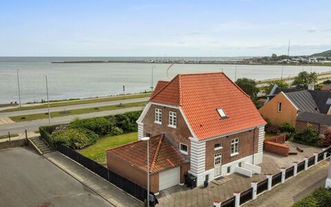 Kosara - 50M from the Sea: Architectuur, Dak, Huis, Samengesteld Materiaal, Daylighting, Siding, Oprit