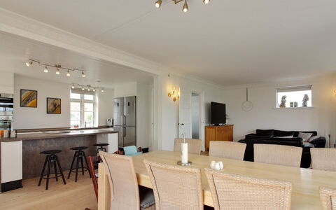 Kosara - 50M from the Sea: Architectuur, Dak, Huis, Samengesteld Materiaal, Daylighting, Siding, Oprit