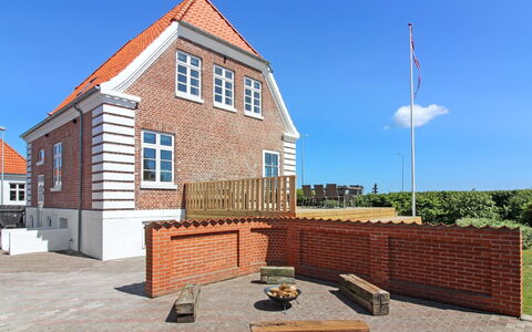 Kosara - 50M from the Sea: Architectuur, Dak, Huis, Samengesteld Materiaal, Daylighting, Siding, Oprit