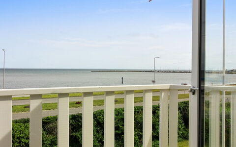 Kosara - 50M from the Sea: Architectuur, Dak, Huis, Samengesteld Materiaal, Daylighting, Siding, Oprit
