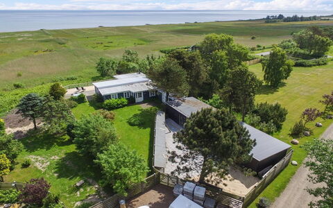 Marlena - 150M from the Sea: Zwembad, Buitenmeubels, Meubilair, Toevlucht, Flagstone, Eco Hotel, Schaduw, Stoel, Vrije Tijd, Landgoed